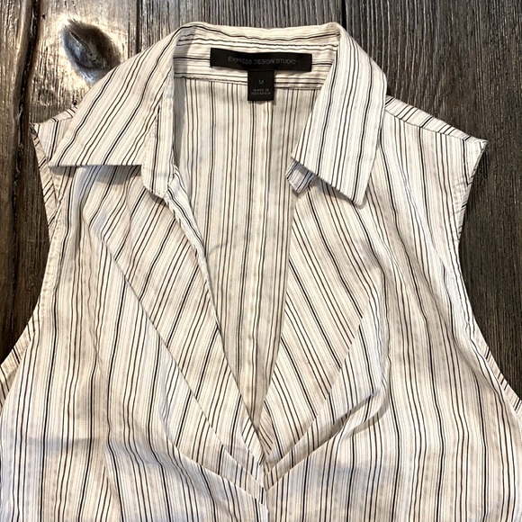 ❤️ Express Design Studio Top - Picture 2 of 4